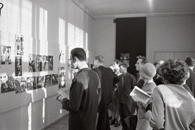 II Vabariikliku Fotonäituse avamine ja näitusel T. Luik ja A. Sterenberg.  similar photo