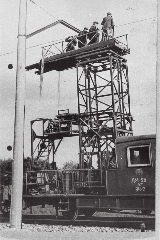 Pääsküla - Keila elektriraudtee kontaktjuhtme kandetrossi paigaldamine selle raudteelõigu elektrifitseerimiseks.