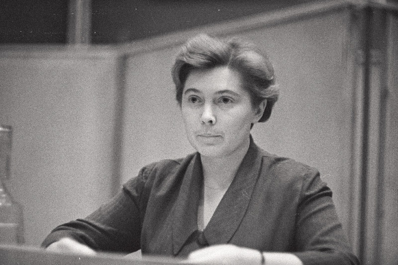 Tallinna Kultuuriülikooli fotokunstifakulteedi pidulik avamine (I loeng) direktor sm Mikk, kateedri juhataja A. Kimber, lektor L. Gens.