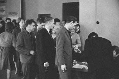 Tallinna Kultuuriülikooli fotokunstifakulteedi pidulik avamine (I loeng) direktor sm Mikk, kateedri juhataja A. Kimber, lektor L. Gens.  similar photo