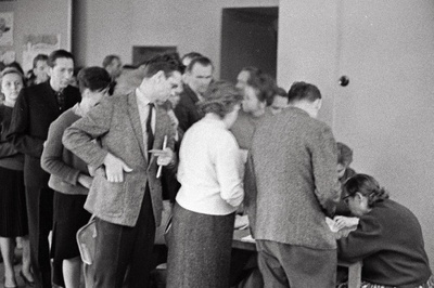 Tallinna Kultuuriülikooli fotokunstifakulteedi pidulik avamine (I loeng) direktor sm Mikk, kateedri juhataja A. Kimber, lektor L. Gens.  similar photo