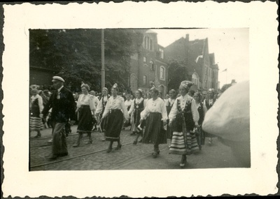 Üldlaupuleo rongkäik Narva maanteel  duplicate photo