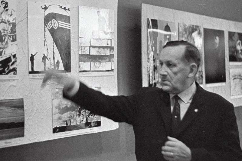 Pauli Oulasvirta Soome fotonäitusel kinos "Kosmos" (kohtub seal ENSV Fotoklubide esimeeste seimnarist osavõtnutega ja ENSV Ajakirjanike Liidu fotosektsiooni liikmetega).