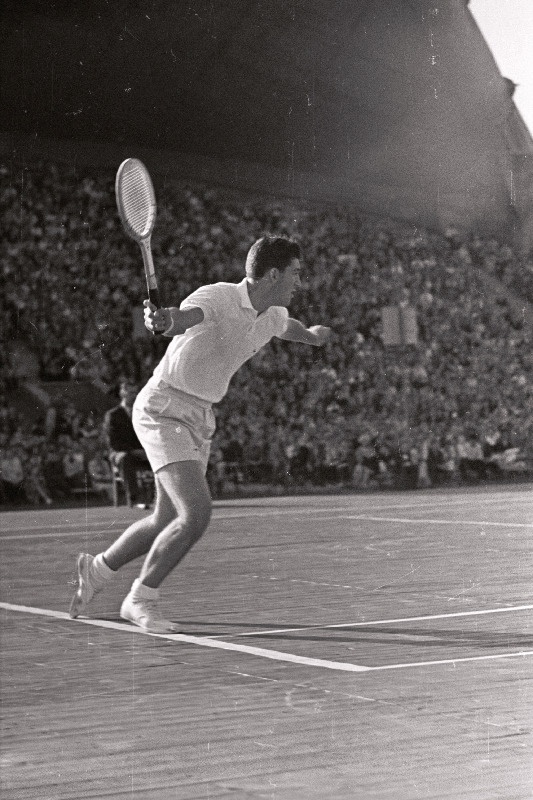 Tennisevõistused Lauluväljakul.