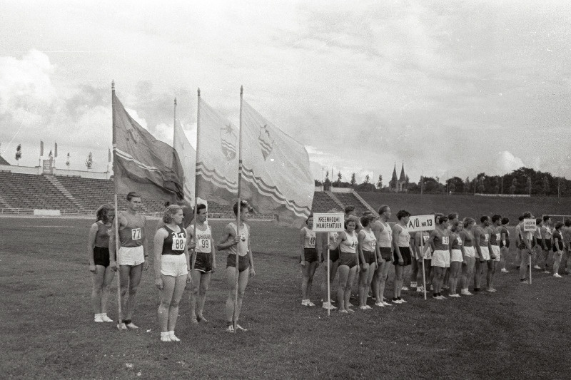 Eesti NSV ametiühingute X suvespartakiaadi kergejõustikuvõistlused Komsomoli nim staadionil.