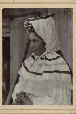 Hiiu pruut sepli ja seplilinaga 1894  duplicate photo