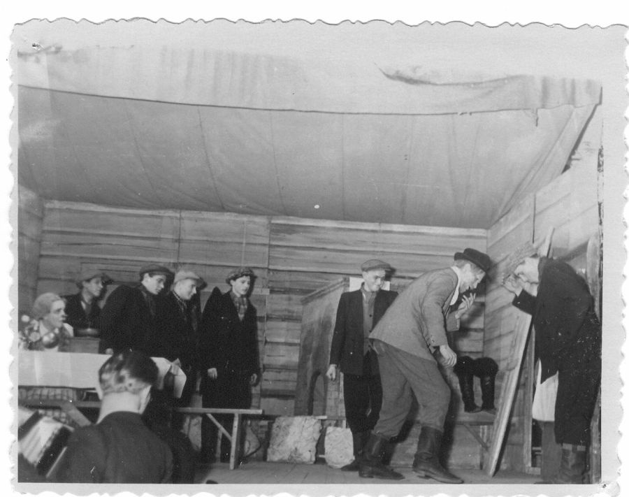 Teuvo Pakkala Parvepoisid, Elva Keskkooli näiteringi etendus