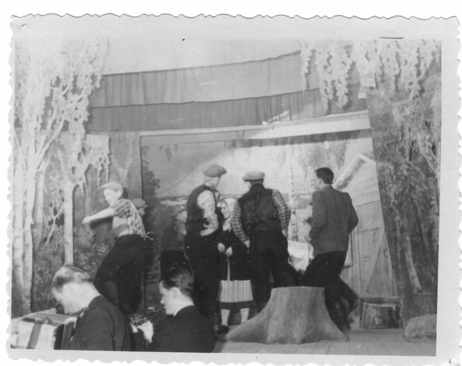 Teuvo Pakkala Parvepoisid, Elva Keskkooli näiteringi etendus