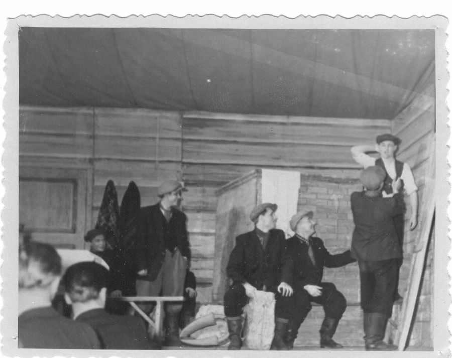 Teuvo Pakkala Parvepoisid, Elva Keskkooli näiteringi etendus