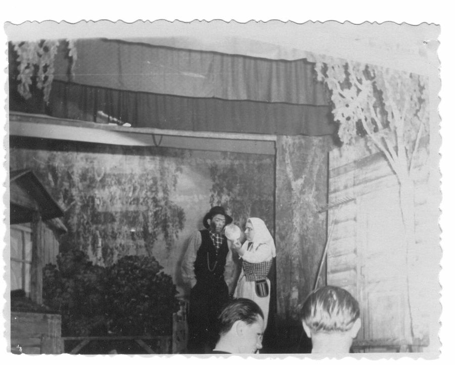 Teuvo Pakkala Parvepoisid, Elva Keskkooli näiteringi etendus