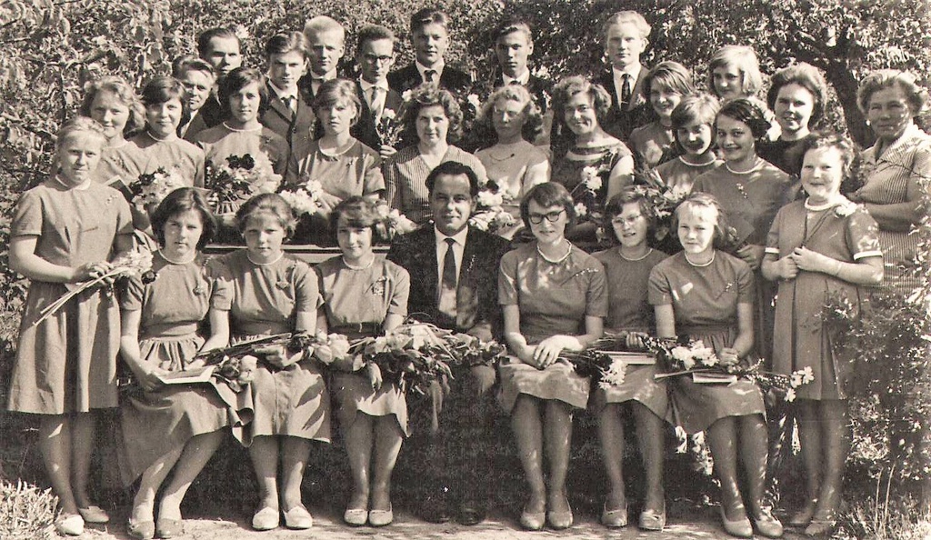 Iisaku kooli lõpetajad ja õpetajad