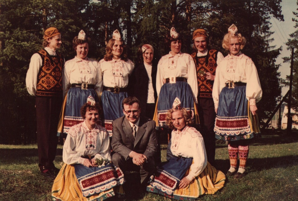 Iisaku klubi rahvatantsijad