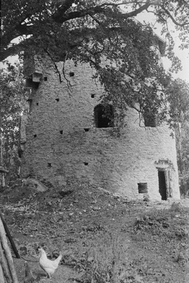 Kiiu tornelamu.  similar photo