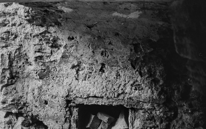 Kiiu tornelamu. Esimese korruse välisukse esine külgpalend