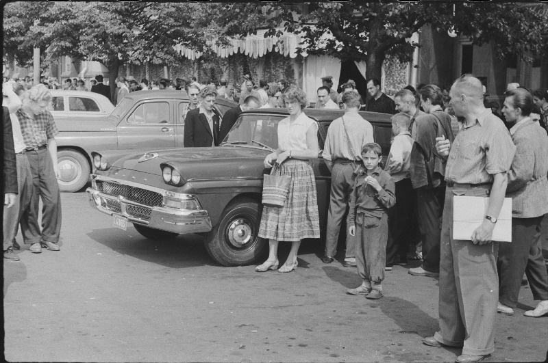 Külaskäik Näituste Paviljoni Moskvas. Auto.