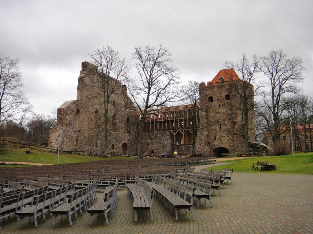 Reconstruction of Sigulda Castle - panoramio - Reconstruction of Sigulda Castle