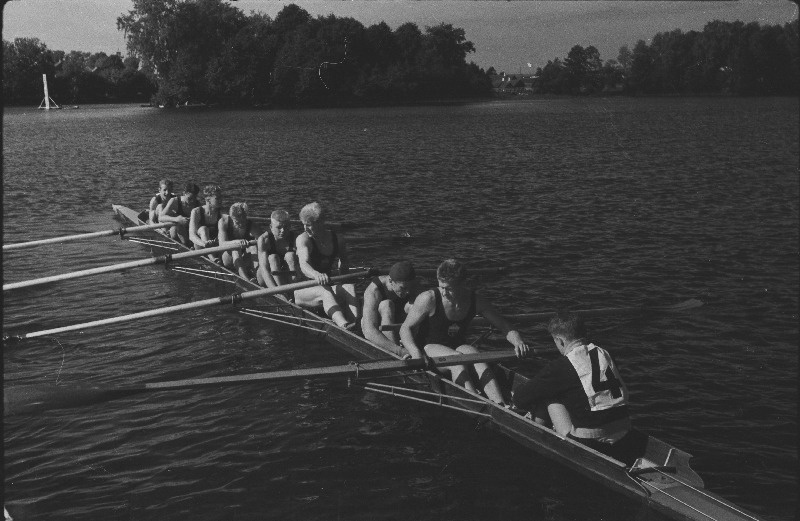 Nõukogude Liidu ametiühingute võistlused sõudmises.