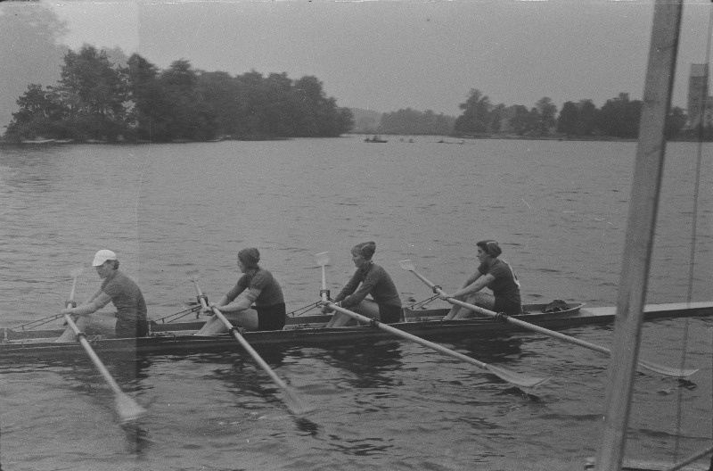 Nõukogude Liidu ametiühingute võistlused sõudmises.