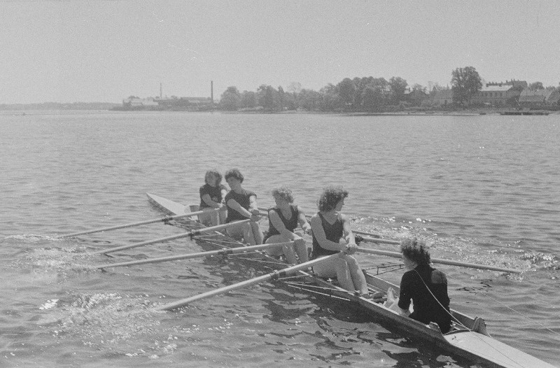 Sõudmise treening Pärnu jõel.