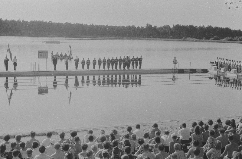 Võistlused sõudmise 100 aastapäeva tähistamiseks. (Esimene sõudeklubi Venemaal asutati 1860 aastal Peterburis).