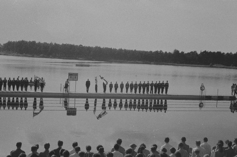 Võistlused sõudmise 100 aastapäeva tähistamiseks. (Esimene sõudeklubi Venemaal asutati 1860 aastal Peterburis).