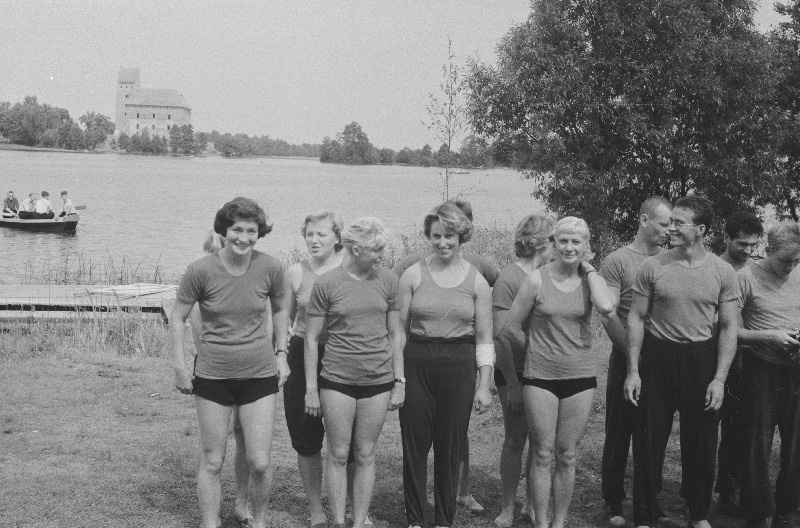 Võistlused sõudmise 100 aastapäeva tähistamiseks. (Esimene sõudeklubi Venemaal asutati 1860 aastal Peterburis).