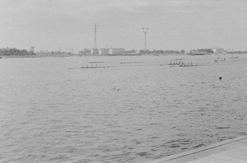 Võistlused sõudmise 100 aastapäeva tähistamiseks. (Esimene sõudeklubi Venemaal asutati 1860 aastal Peterburis).