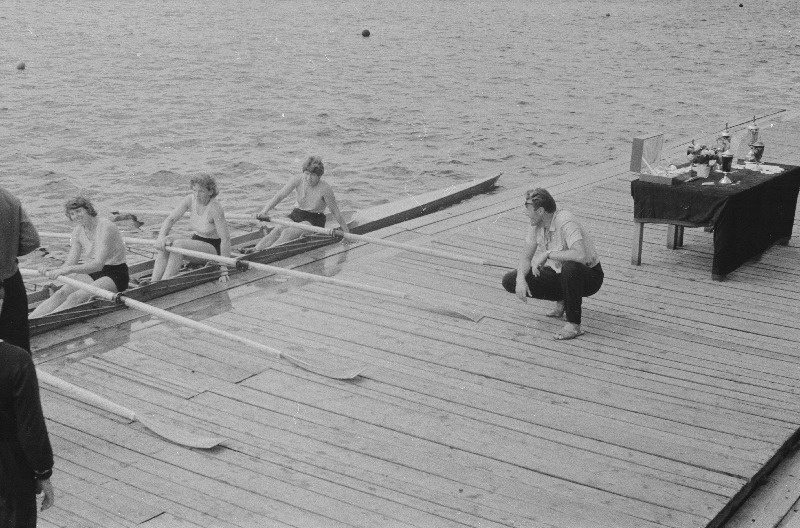 Võistlused sõudmise 100 aastapäeva tähistamiseks. (Esimene sõudeklubi Venemaal asutati 1860 aastal Peterburis).