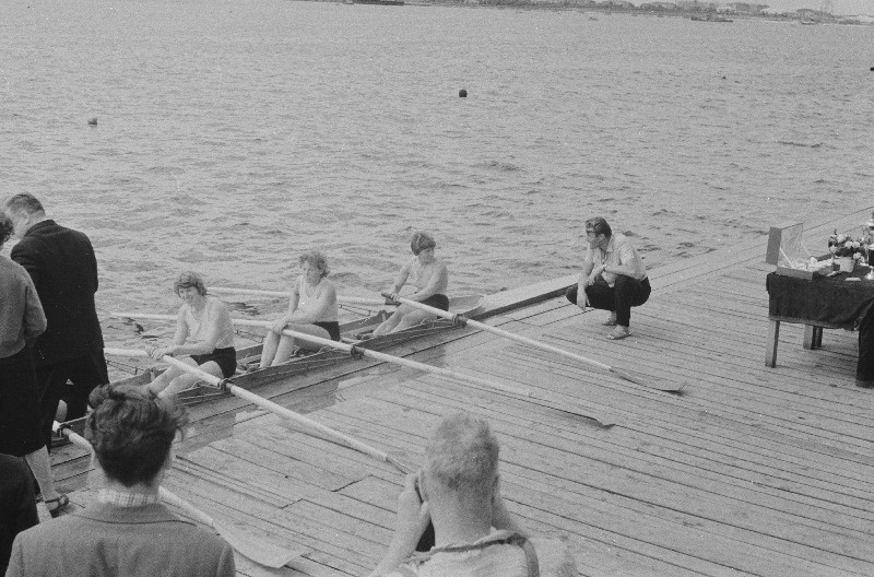 Võistlused sõudmise 100 aastapäeva tähistamiseks. (Esimene sõudeklubi Venemaal asutati 1860 aastal Peterburis).