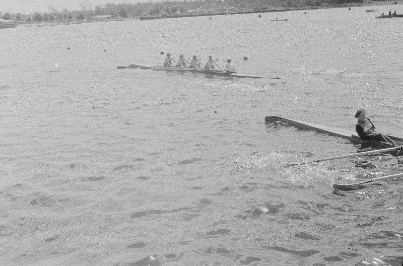 Võistlused sõudmise 100 aastapäeva tähistamiseks. (Esimene sõudeklubi Venemaal asutati 1860 aastal Peterburis).