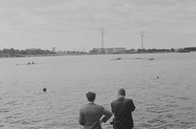 Võistlused sõudmise 100 aastapäeva tähistamiseks. (Esimene sõudeklubi Venemaal asutati 1860 aastal Peterburis).