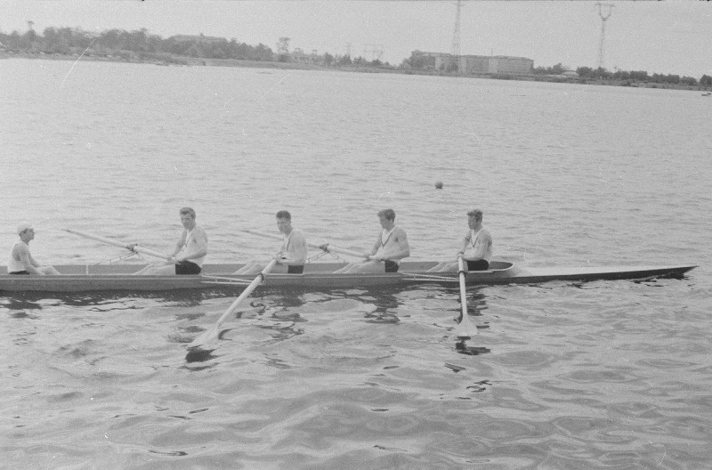 Võistlused sõudmise 100 aastapäeva tähistamiseks. (Esimene sõudeklubi Venemaal asutati 1860 aastal Peterburis).