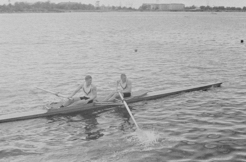 Võistlused sõudmise 100 aastapäeva tähistamiseks. (Esimene sõudeklubi Venemaal asutati 1860 aastal Peterburis).