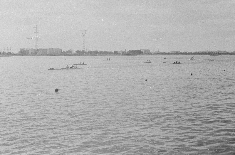 Võistlused sõudmise 100 aastapäeva tähistamiseks. (Esimene sõudeklubi Venemaal asutati 1860 aastal Peterburis).