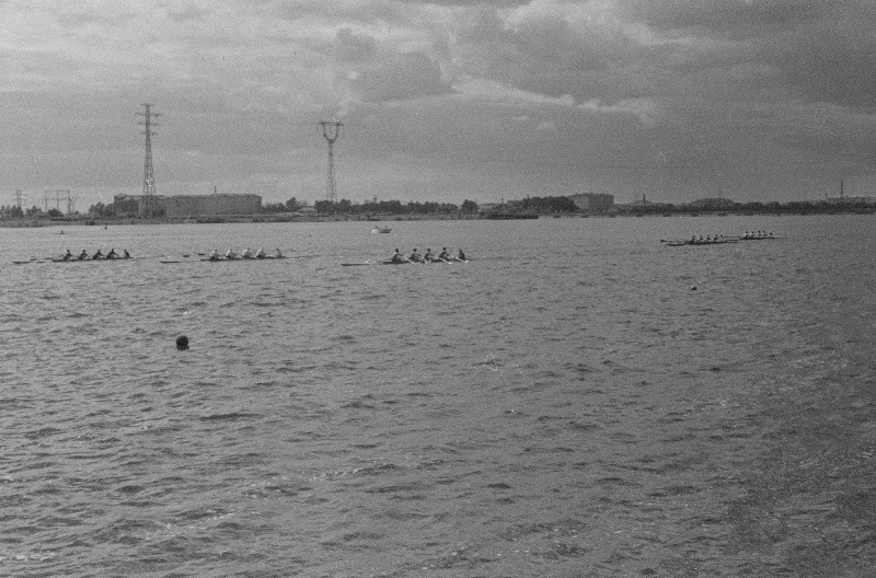 Võistlused sõudmise 100 aastapäeva tähistamiseks. (Esimene sõudeklubi Venemaal asutati 1860 aastal Peterburis).