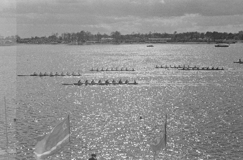 Võistlused sõudmise 100 aastapäeva tähistamiseks. (Esimene sõudeklubi Venemaal asutati 1860 aastal Peterburis).