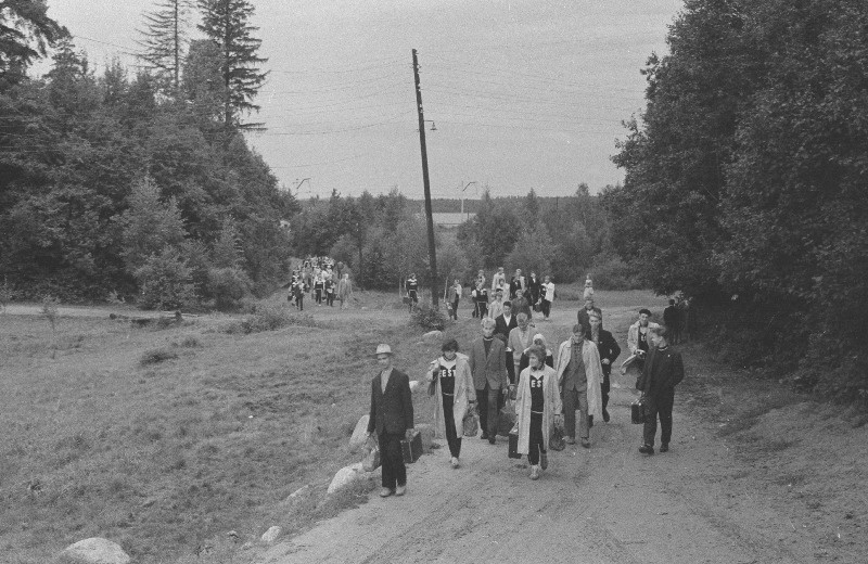 Nõukogude Liidu noorte esivõistlused sõudmises. Eesti koondis teel majutuskohta.