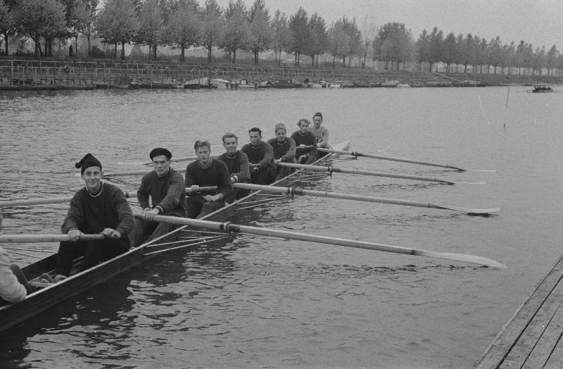 Sõudmise 8+ paatide sügisregatt Tartus.