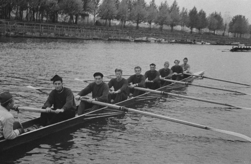 Sõudmise 8+ paatide sügisregatt Tartus.