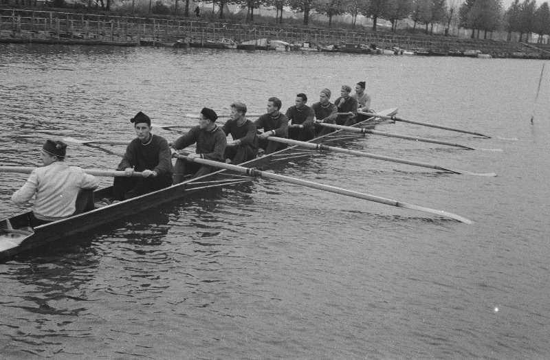 Sõudmise 8+ paatide sügisregatt Tartus.