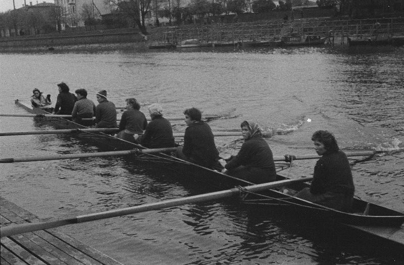 Sõudmise 8+ paatide sügisregatt Tartus.