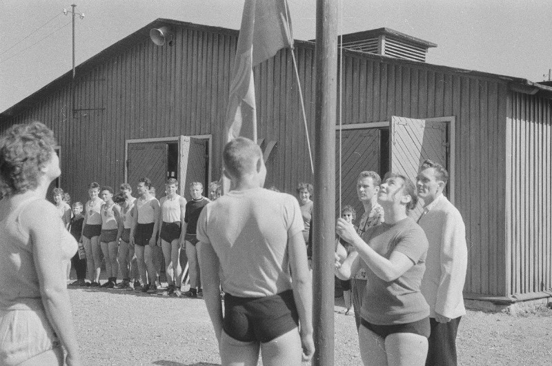 Emajõe karikavõistlused sõudmises. Lipu heiskamine.