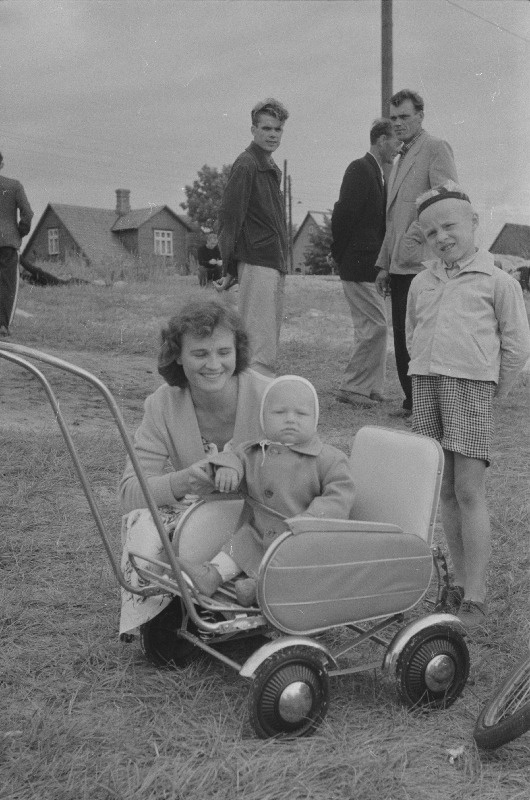 Fotod Jüri Kuruli perest ja tuttavatest.