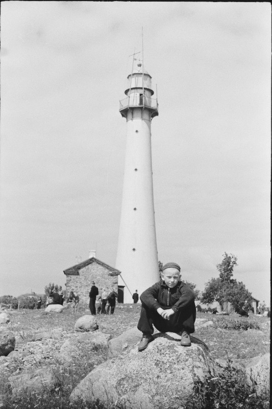Kihnu saare külastamine. Kihnu tuletorni juures.