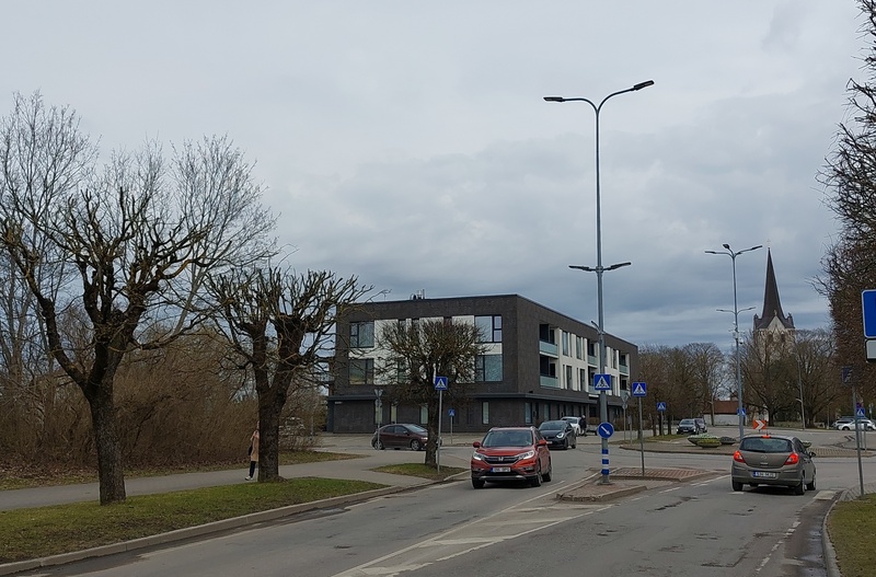 Sarmo apteek ja Harju majandusühisuse kauplus Keila Keskväljakul rephoto