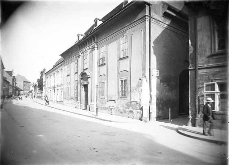'Kleine evangelische Kirche' in Pressburg (Bratislava) - lang