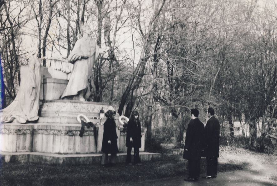 Pozsony Petofi szobor Ligetfaluban - This media shows the protected monument with the number 101-263/3 CHMSK/101-263/3,CHMSK/101-263(other) in the Slovak Republic.