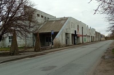 Autobaasi kontorihoone Kuressaares, eestvaade. Arhitekt Raivo Puusepp rephoto