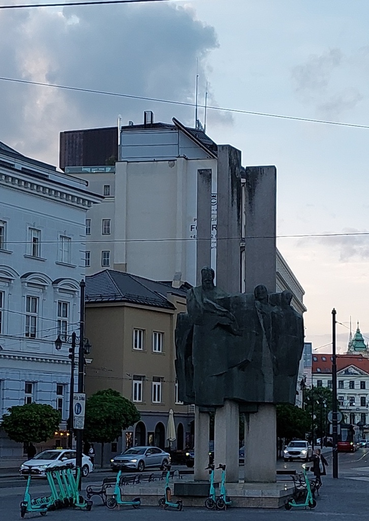 Maria Theresia-Denkmal in Preßburg - lang rephoto