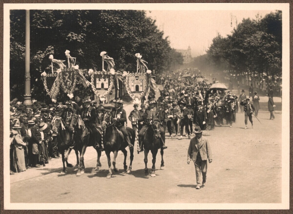 Kaiser-HulKais-Festzug in Vienna in 1908: Upper Austria, banner bearers -